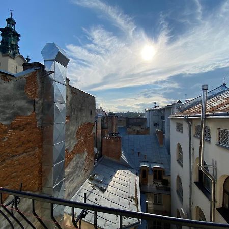 Grand Apartments On Rynok Square Lviv Bagian luar foto