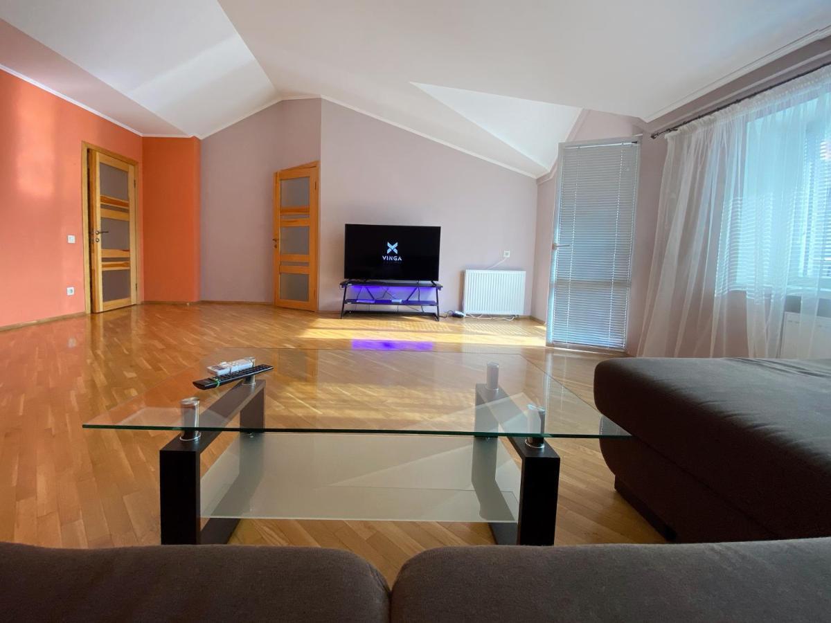 Grand Apartments On Rynok Square Lviv Bagian luar foto