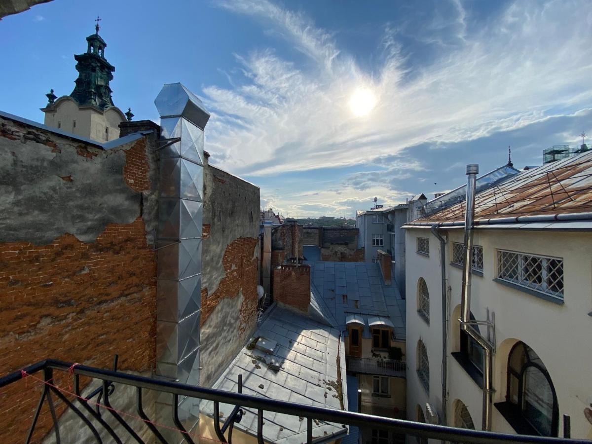 Grand Apartments On Rynok Square Lviv Bagian luar foto