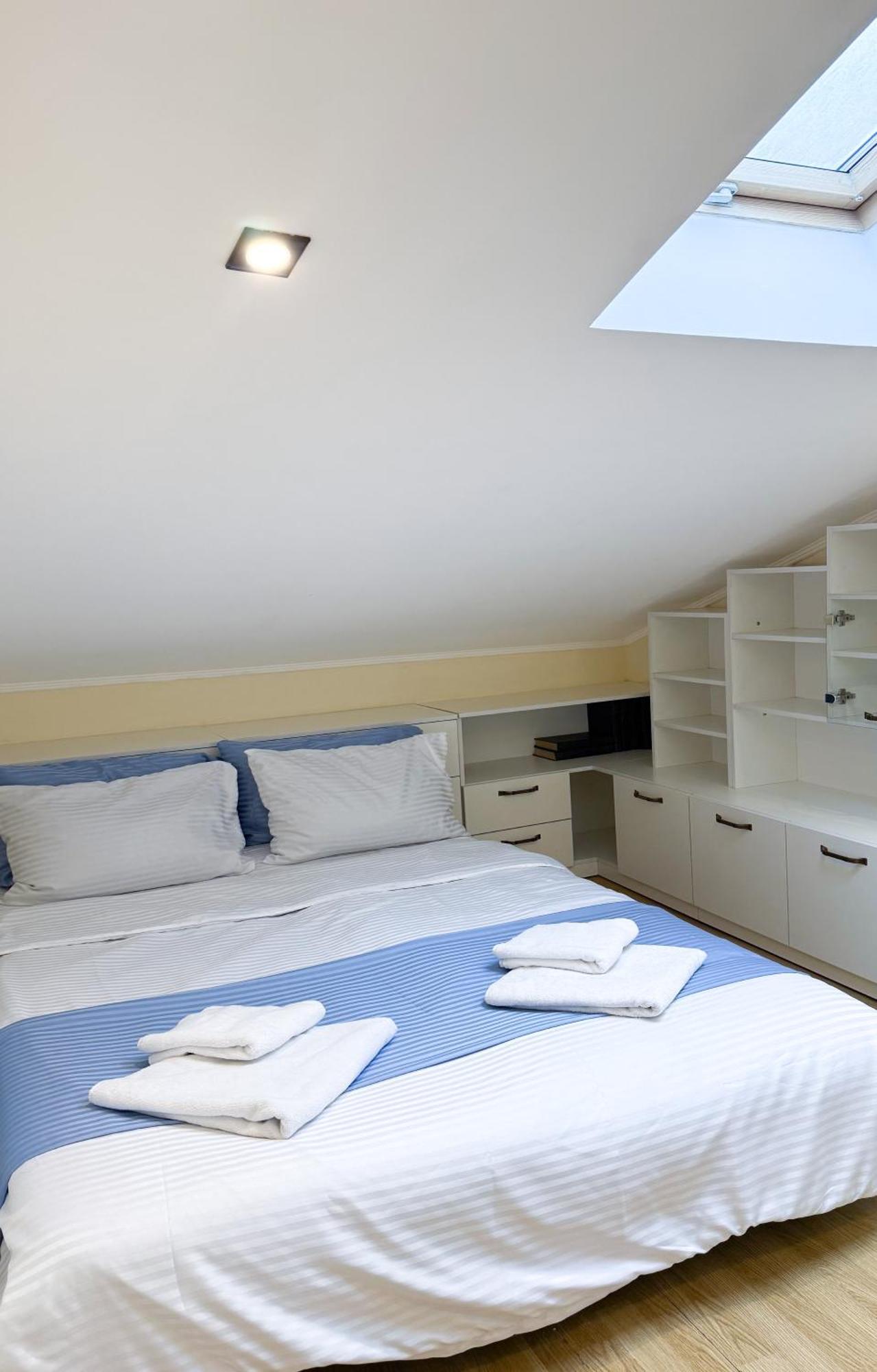 Grand Apartments On Rynok Square Lviv Bagian luar foto