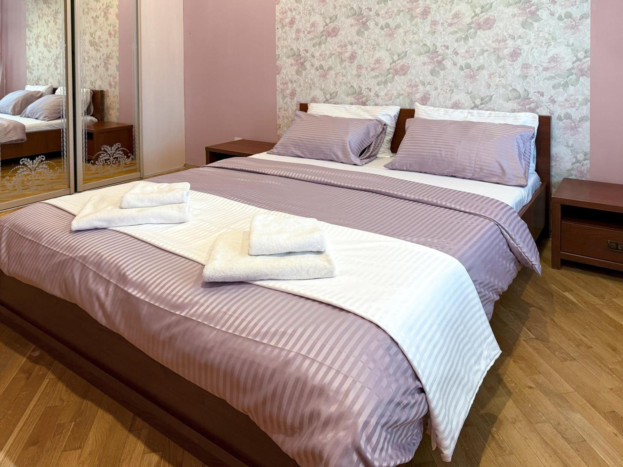 Grand Apartments On Rynok Square Lviv Bagian luar foto