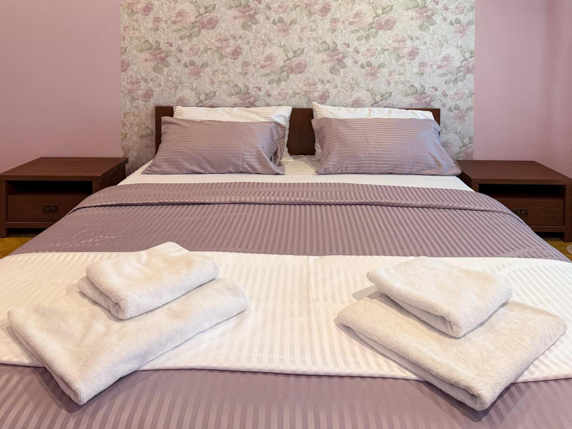 Grand Apartments On Rynok Square Lviv Bagian luar foto