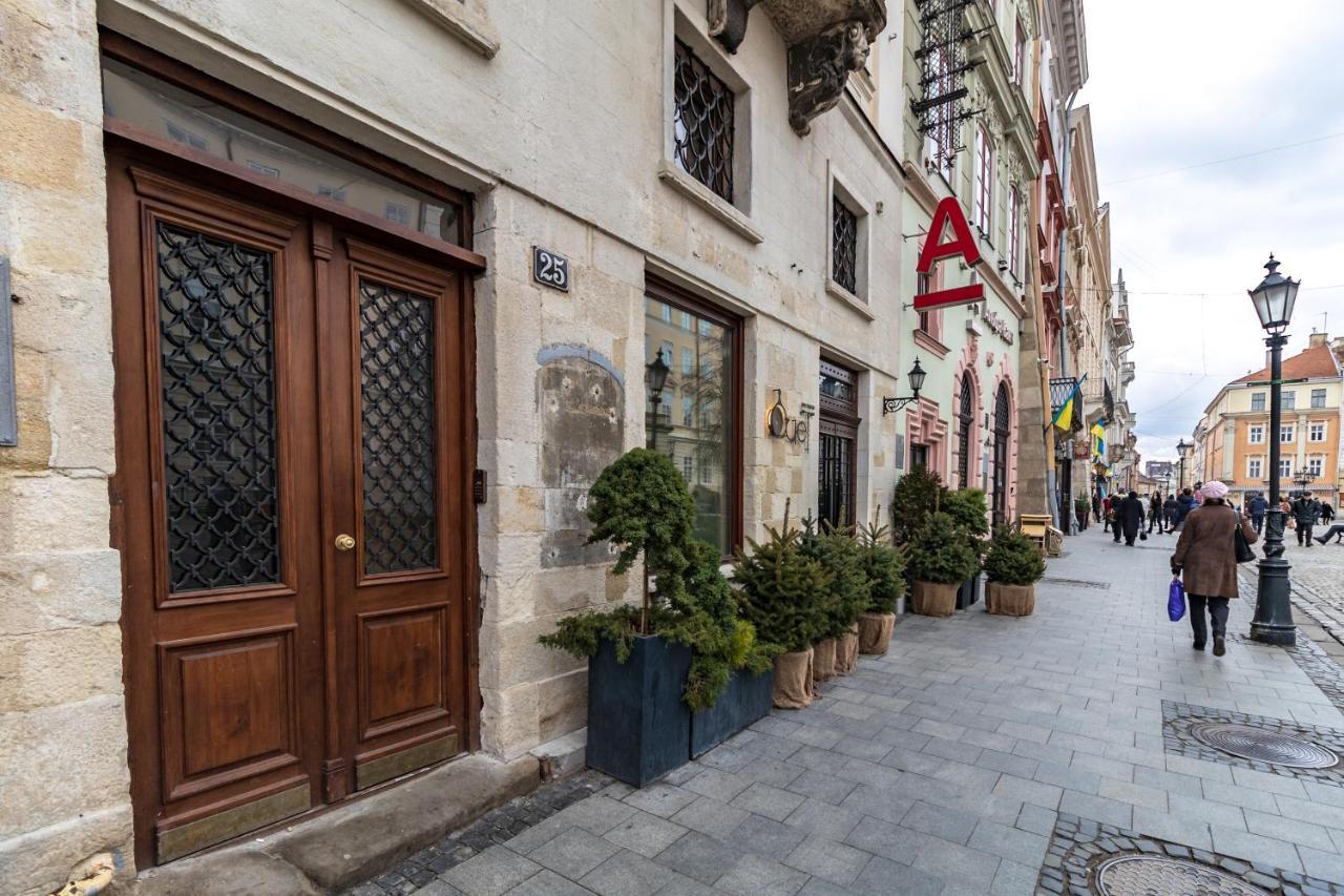 Grand Apartments On Rynok Square Lviv Bagian luar foto