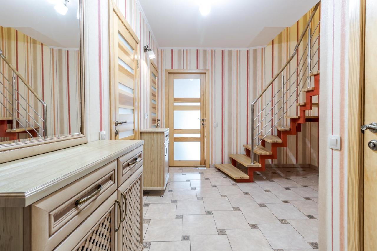 Grand Apartments On Rynok Square Lviv Bagian luar foto
