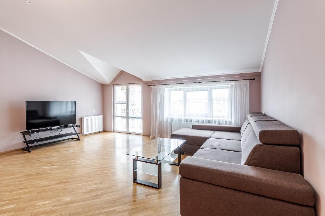 Grand Apartments On Rynok Square Lviv Bagian luar foto