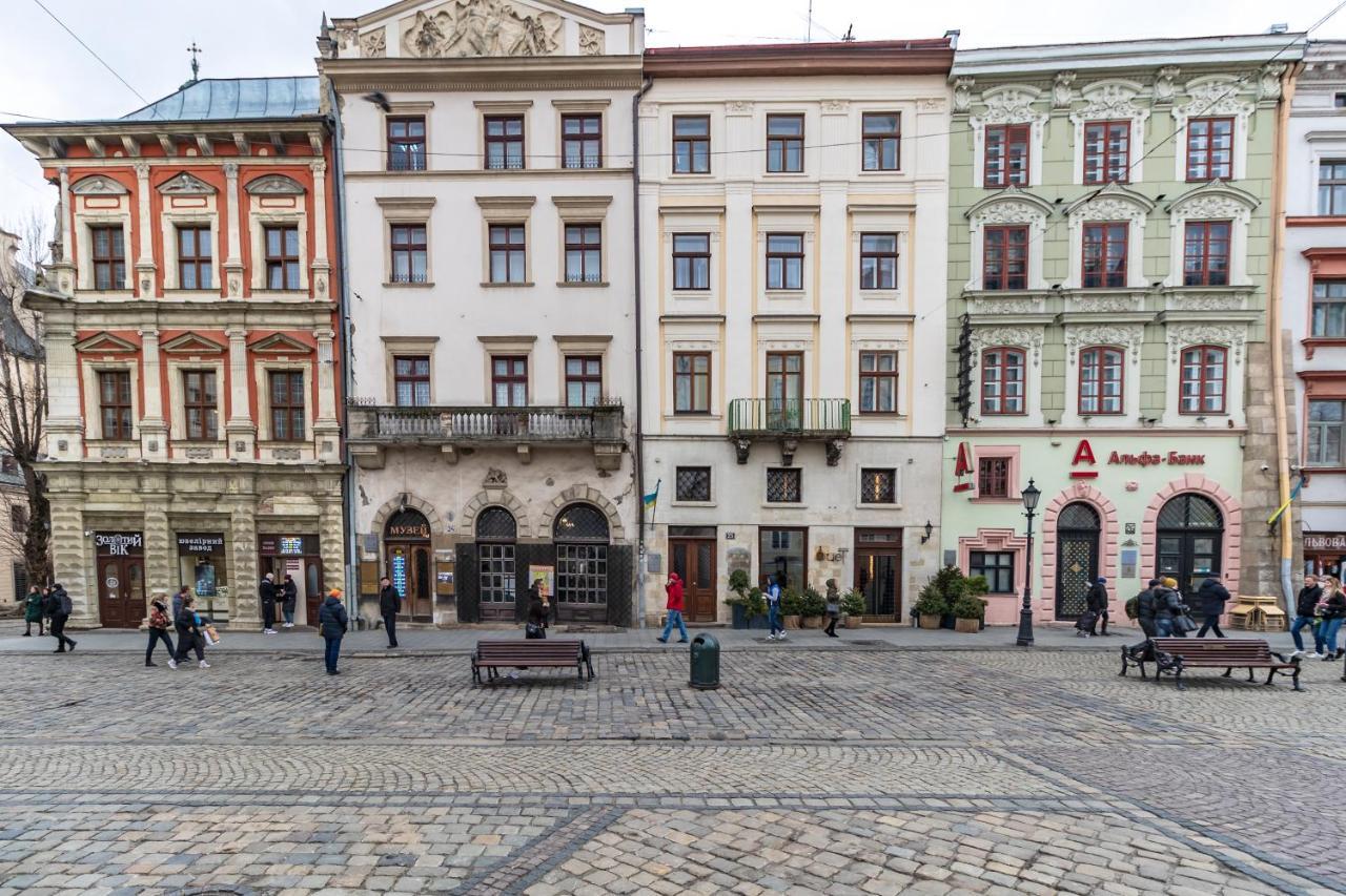 Grand Apartments On Rynok Square Lviv Bagian luar foto