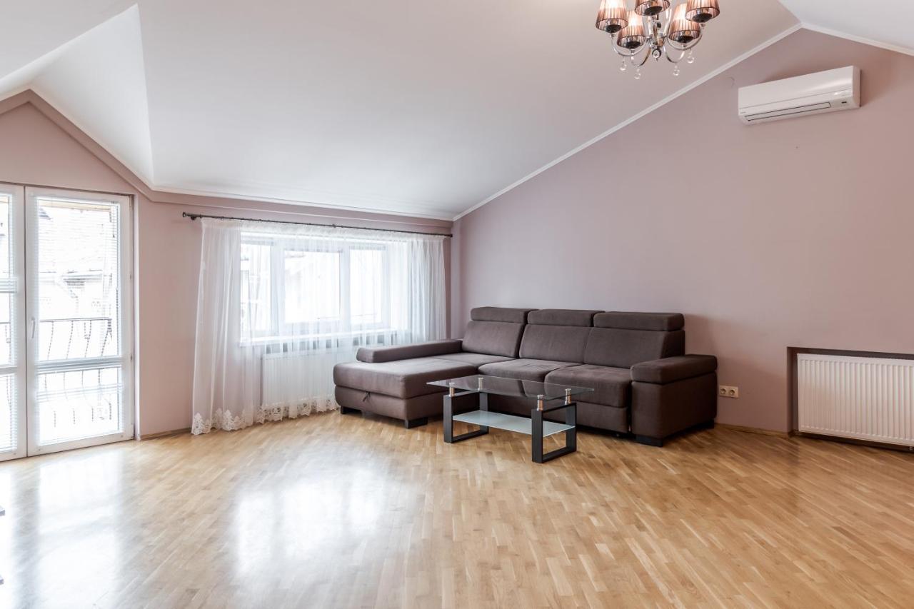 Grand Apartments On Rynok Square Lviv Bagian luar foto