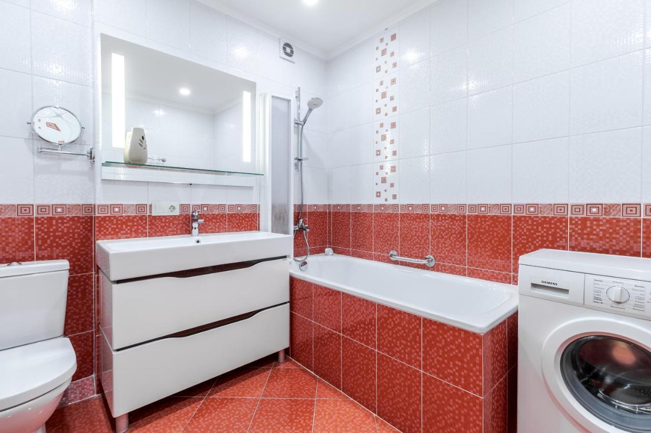 Grand Apartments On Rynok Square Lviv Bagian luar foto