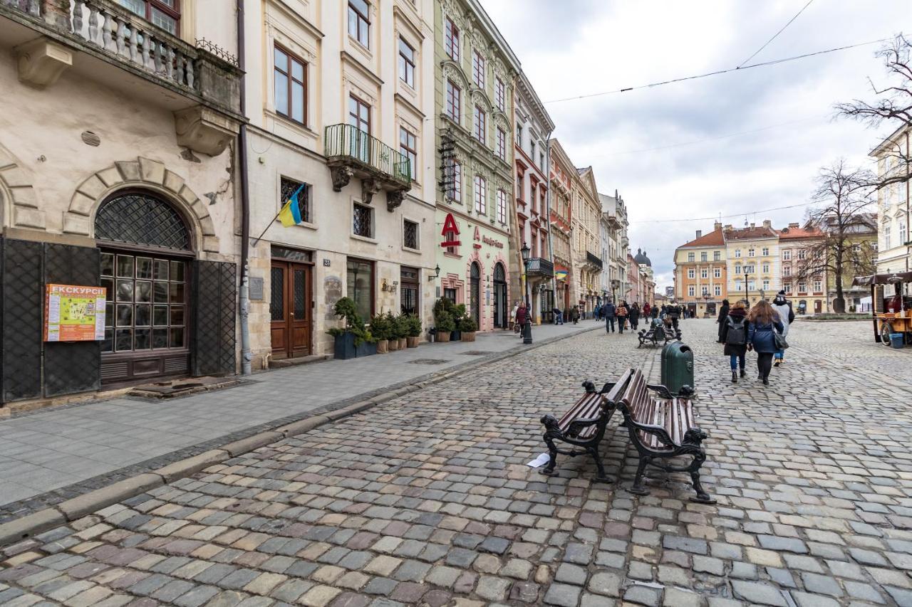 Grand Apartments On Rynok Square Lviv Bagian luar foto